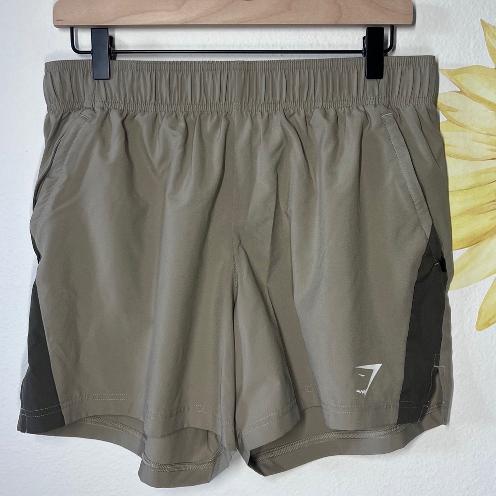 Gymshark Mens Training Athletic Shorts Tan Khaki Zipper Pockets Size L
